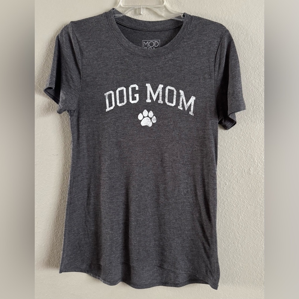 Dog Mom Women’s T-Shirt Size Medium Short Sleeve Gray